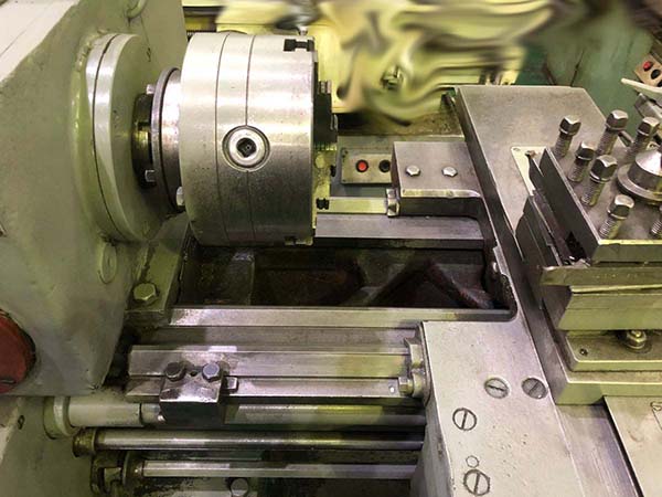 Фото токарно-гвинторізного верстата УТ16В Фото токарно-гвинторізного верстата УТ16В